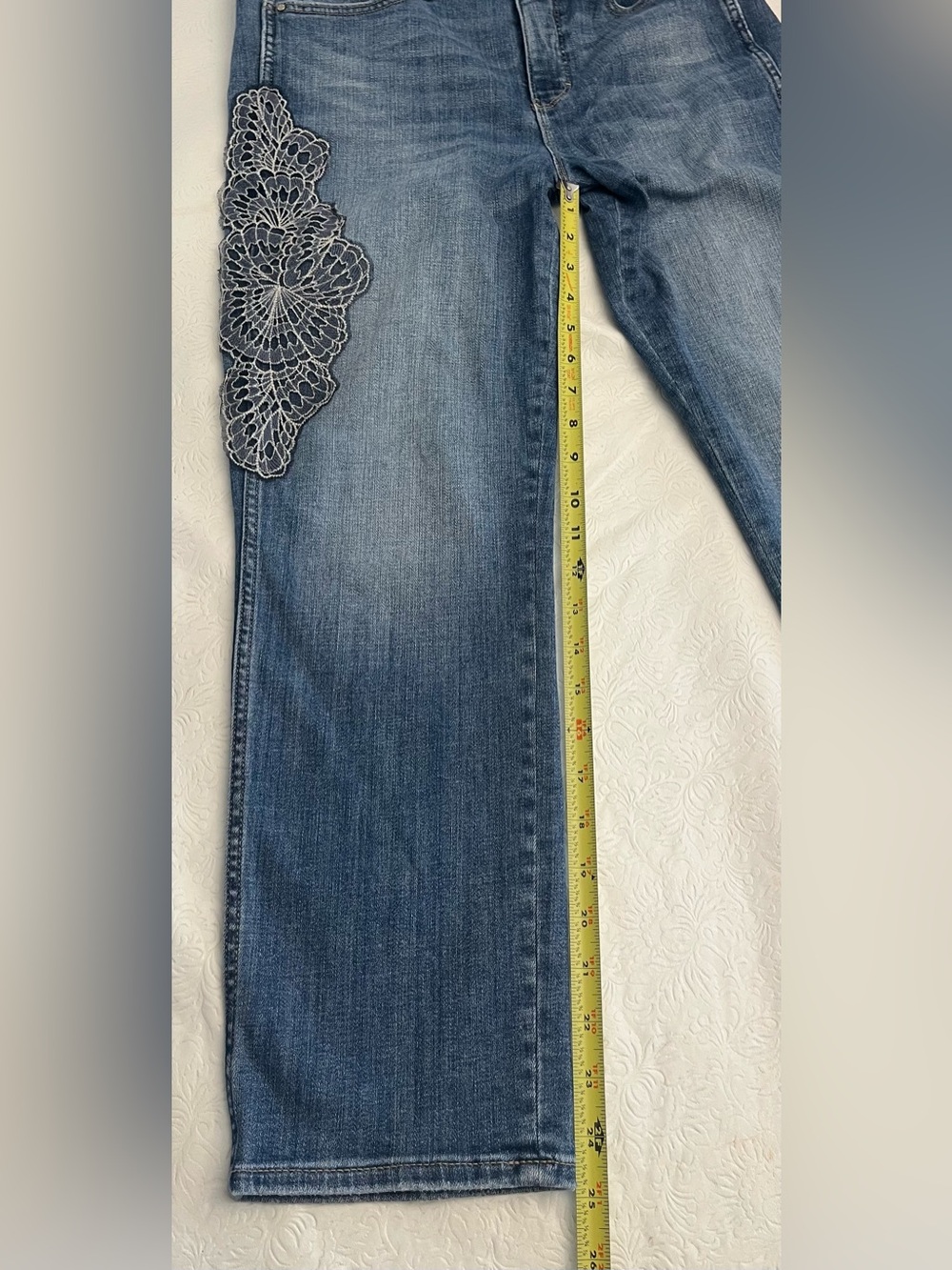 WHBM Embroidered Design High Rise Everyday Soft Straight Jeans Size 10 - Picture 7 of 7
